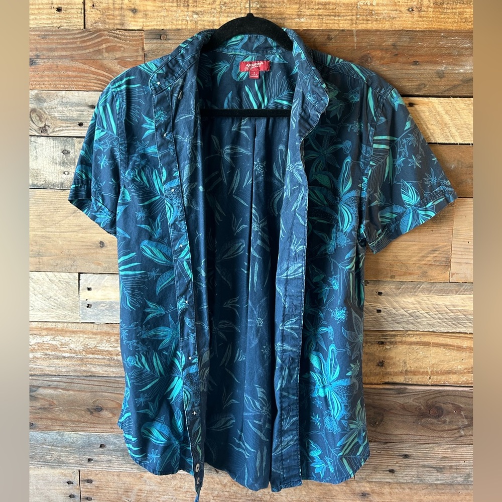 ARIZONA JEAN COMPANY Floral Blue and Green Hawaiian Shirt